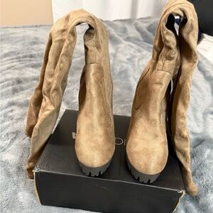 Stylish Tan Women's Boots